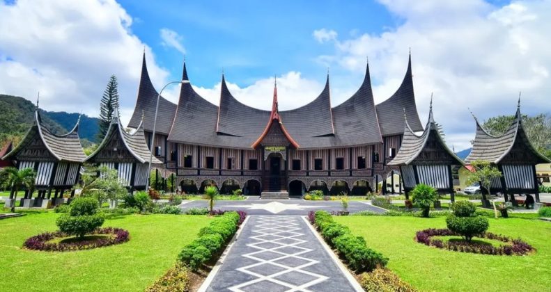 Rumah Adat Sumatera Barat - SEON Digital Marketing