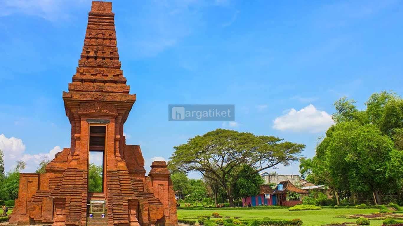 Tempat Wisata Gapura Bajang Ratu - SEON Digital Marketing