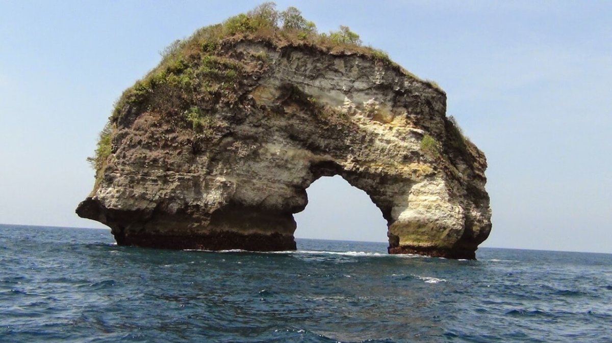 Tempat Wisata Pantai Banah Di Nusa Penida - SEON Digital Marketing