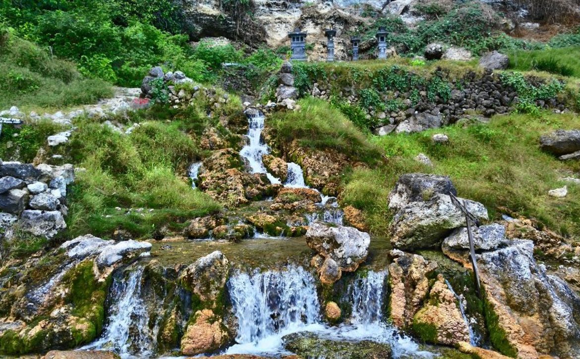 Tempat Wisata Seganing Waterfall Di Nusa Penida - SEON Digital Marketing